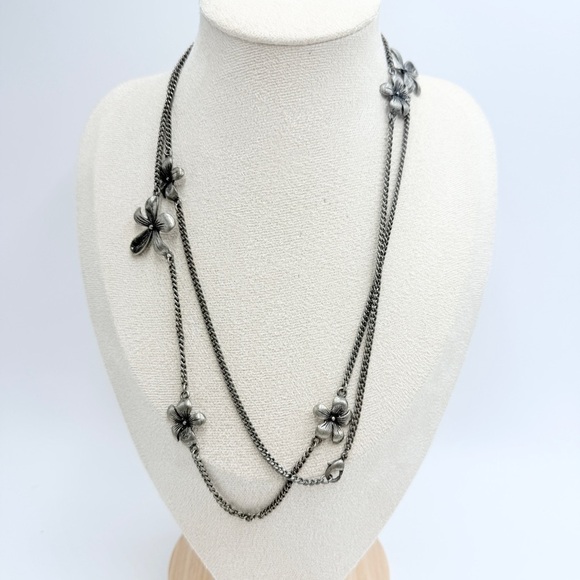 Vintage Jewelry - Vintage Silver-Tone Floral Layered Chain Necklace – Statement Flower Design